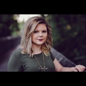 Meet your Posher, Emalee